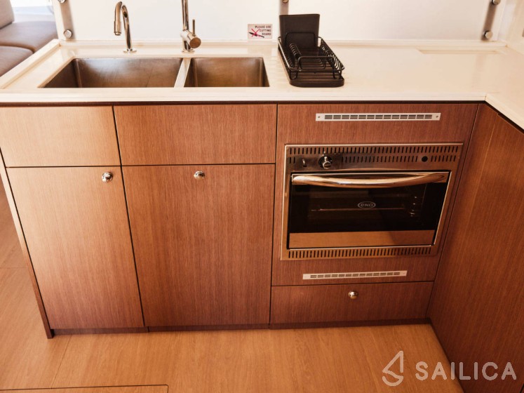 Bali 4.6 - Yacht Charter Sailica