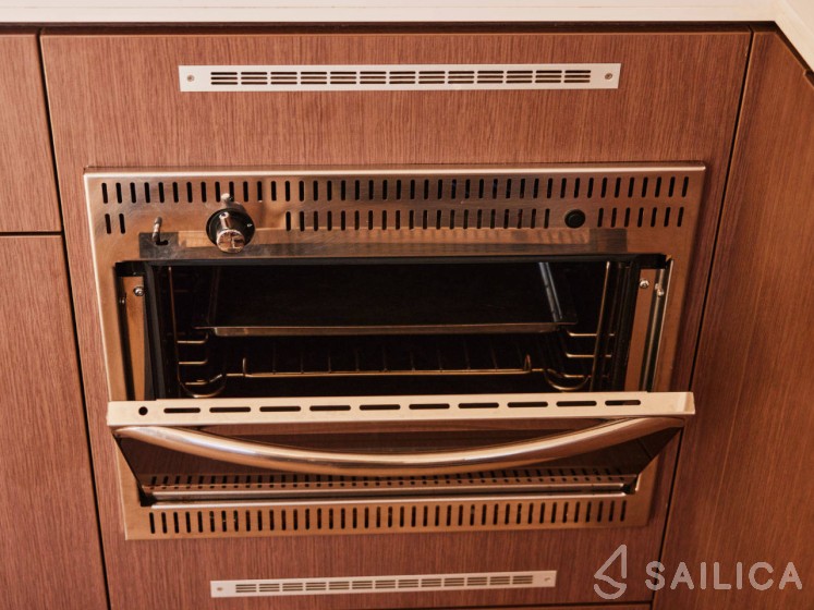 Bali 4.6 - Yacht Charter Sailica