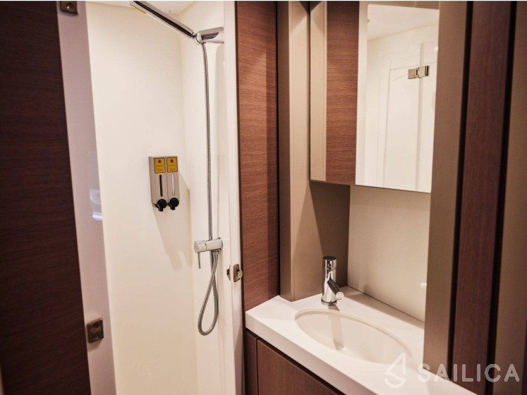 Bali 4.6 - Yacht Charter Sailica