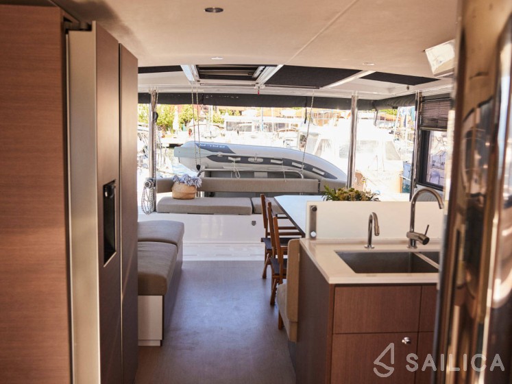 Bali 4.6 - Yacht Charter Sailica