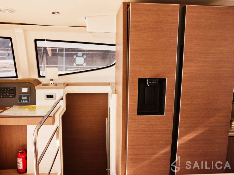 Bali 4.6 - Yacht Charter Sailica