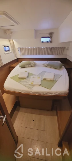 Lagoon 42 - Yacht Charter Sailica
