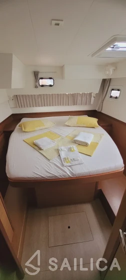 Lagoon 42 - Yacht Charter Sailica