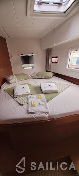 Lagoon 42 - Yacht Charter Sailica