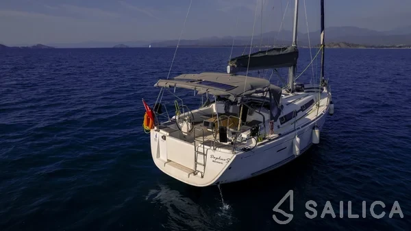 Dufour 405 GL - Yacht Charter Sailica