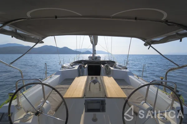 Dufour 405 GL - Yacht Charter Sailica
