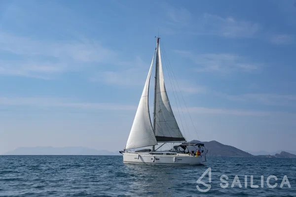 Dufour 405 GL - Yacht Charter Sailica