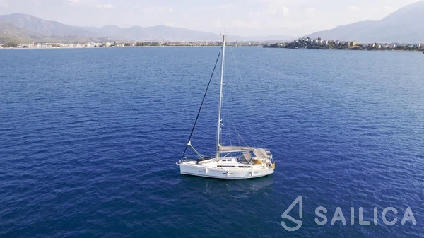 Dufour 405 GL - Yacht Charter Sailica