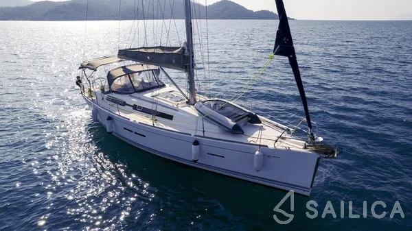 Dufour 405 GL - Yacht Charter Sailica