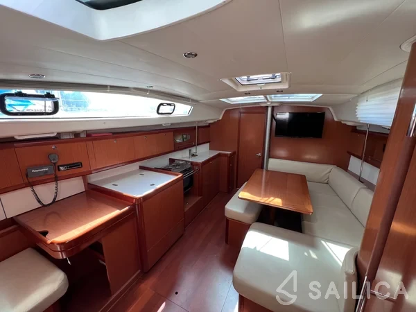 Oceanis 40 - Yacht Charter Sailica