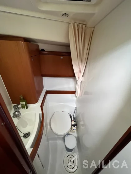 Oceanis 40 - Yacht Charter Sailica