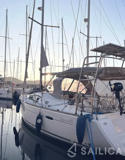 Oceanis 40 - Yacht Charter Sailica