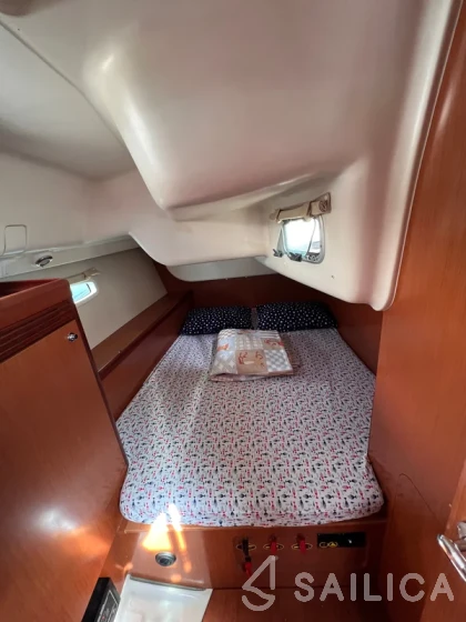 Oceanis 40 - Yacht Charter Sailica