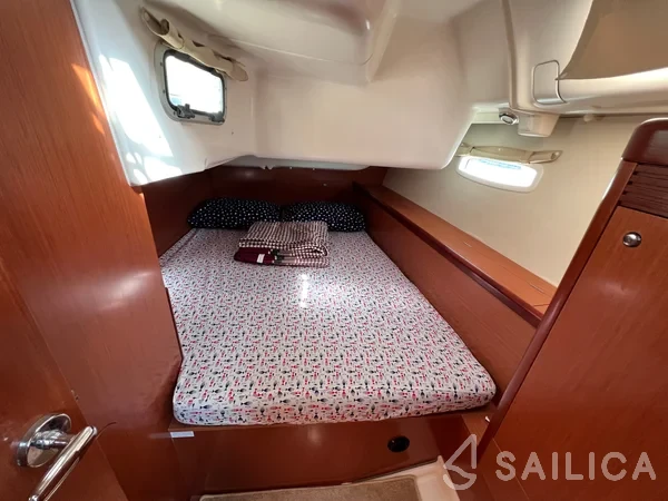 Oceanis 40 - Yacht Charter Sailica