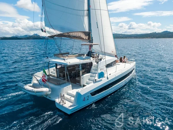 Bali 4.2 - Yacht Charter Sailica