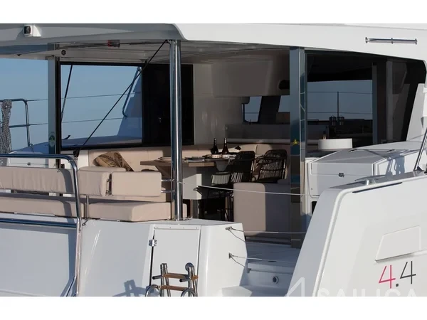 Bali 4.4 - Photo #14 Bali 4.4 - Yacht Charter Sailica