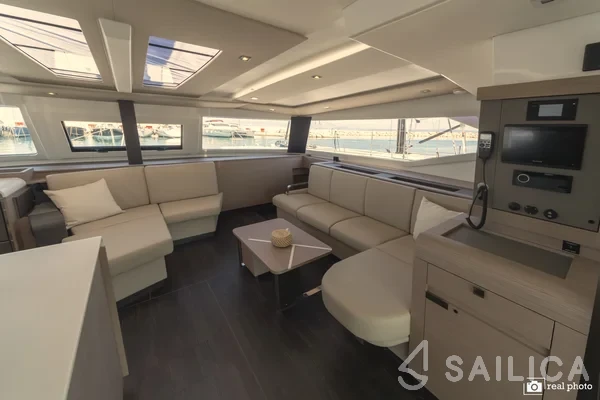 Aura 51 - Yacht Charter Sailica