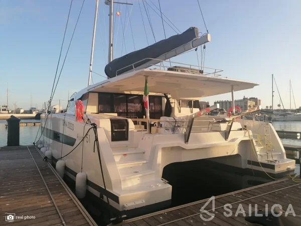 Aura 51 - Yacht Charter Sailica