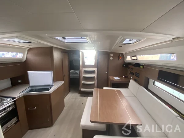 Oceanis 40.1 - Yacht Charter Sailica
