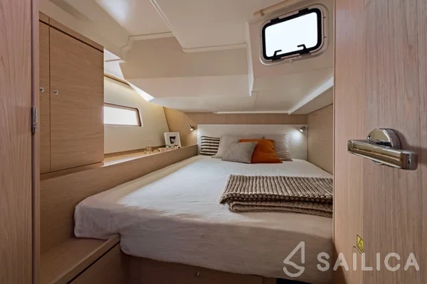 Oceanis 51.1 - Yacht Charter Sailica