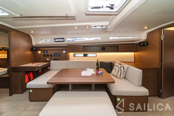 Oceanis 40.1 - Yacht Charter Sailica