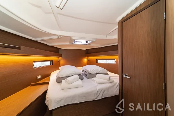 Oceanis 40.1 - Yacht Charter Sailica