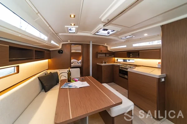 Oceanis 40.1 - Yacht Charter Sailica