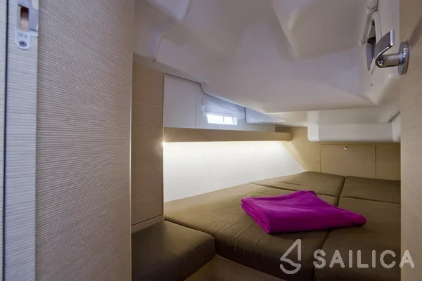 Elan 40 Impression - Yacht Charter Sailica