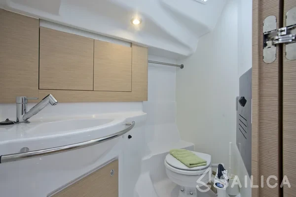 Elan 40 Impression - Yacht Charter Sailica