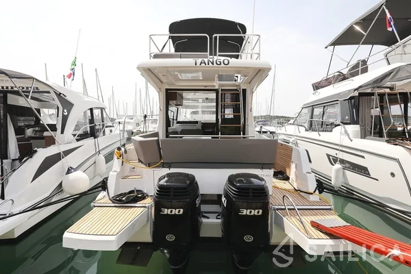 Antares 11 Fly OB - Yacht Charter Sailica