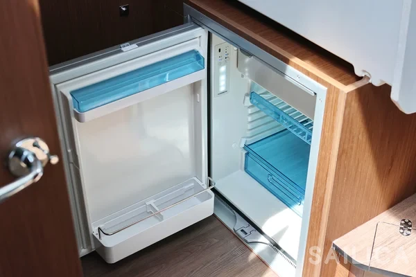 Antares 11 Fly OB - Yacht Charter Sailica