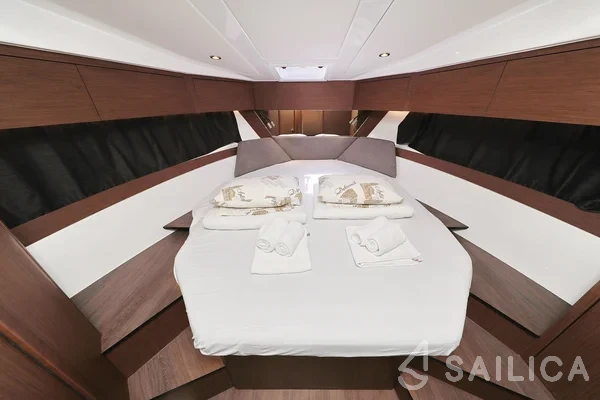 Antares 11 Fly OB - Yacht Charter Sailica