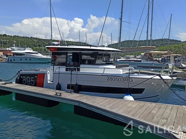 Merry Fisher 895 - Yacht Charter Sailica