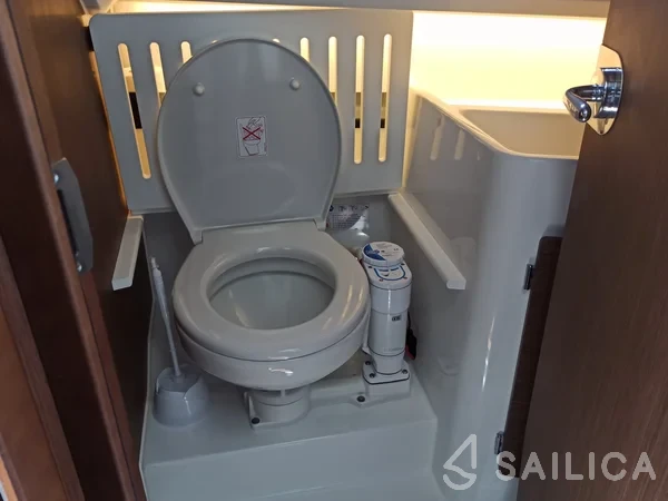 Merry Fisher 895 - Yacht Charter Sailica