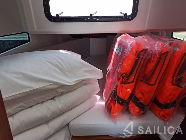Merry Fisher 895 - Yacht Charter Sailica