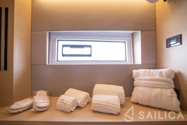 Lagoon 55 - Yacht Charter Sailica