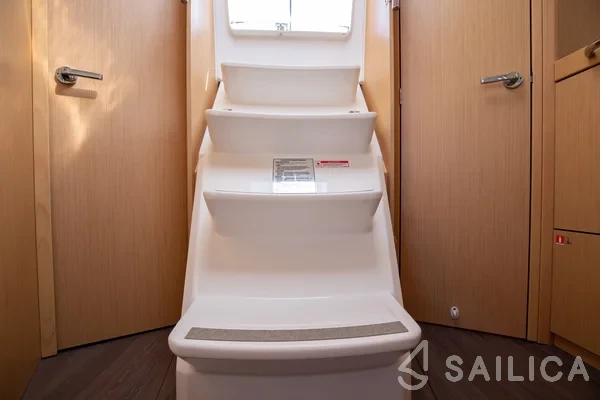 Oceanis 35.1 - Yacht Charter Sailica
