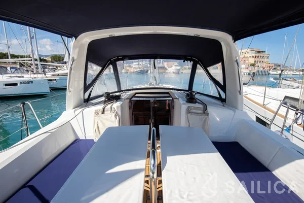 Oceanis 35.1 - Yacht Charter Sailica