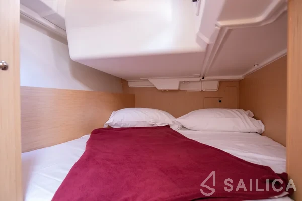 Oceanis 35.1 - Yacht Charter Sailica