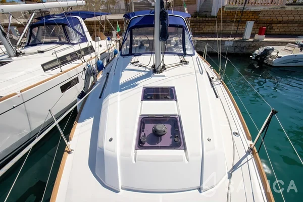 Oceanis 35.1 - Yacht Charter Sailica