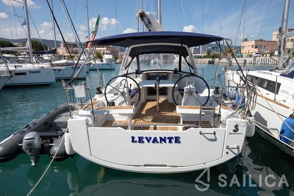 Oceanis 35.1 - Yacht Charter Sailica