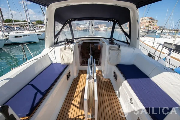 Oceanis 35.1 - Yacht Charter Sailica
