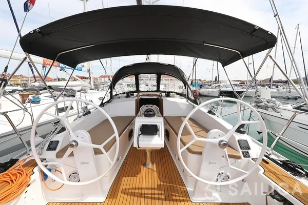 Bavaria 37 Cruiser - Yacht Charter Sailica