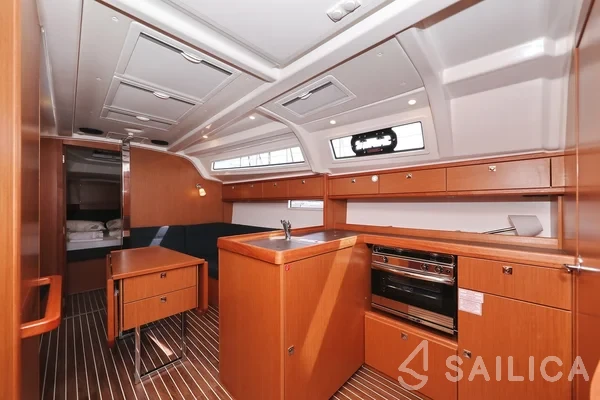 Bavaria 37 Cruiser - Yacht Charter Sailica