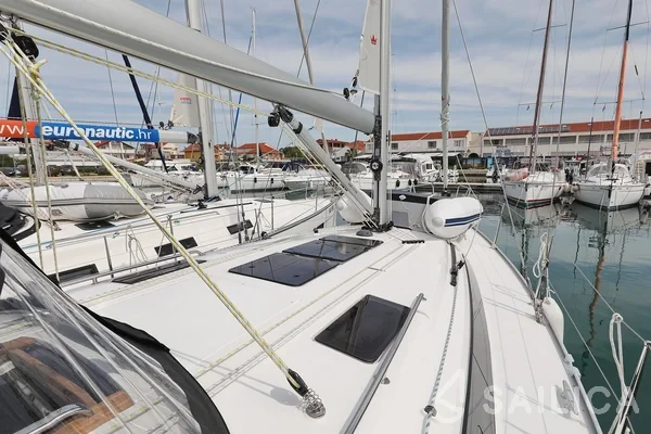 Bavaria 37 Cruiser - Yacht Charter Sailica