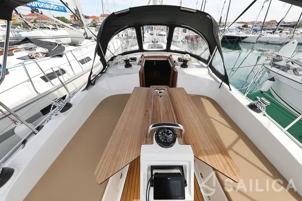Bavaria 37 Cruiser - Yacht Charter Sailica