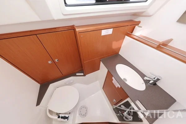 Bavaria 37 Cruiser - Yacht Charter Sailica