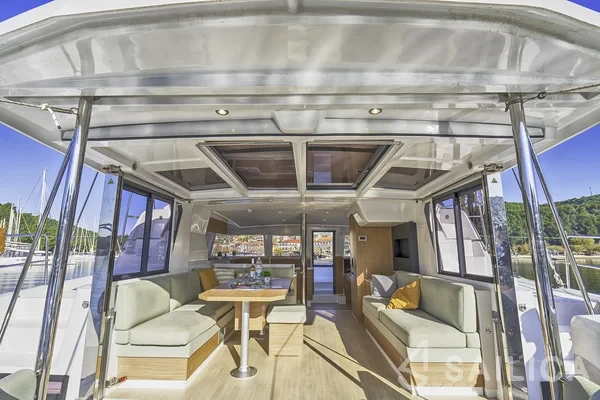 Bali 4.2 - Yacht Charter Sailica