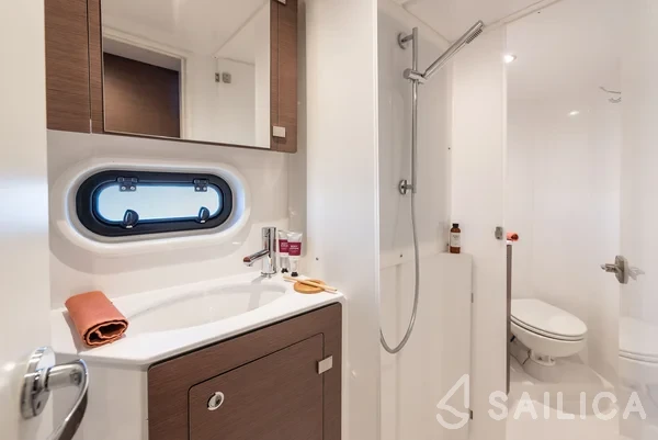 Bali 4.2 - Yacht Charter Sailica