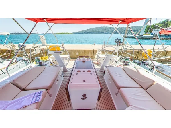 Oceanis 51.1 - Yacht Charter Sailica